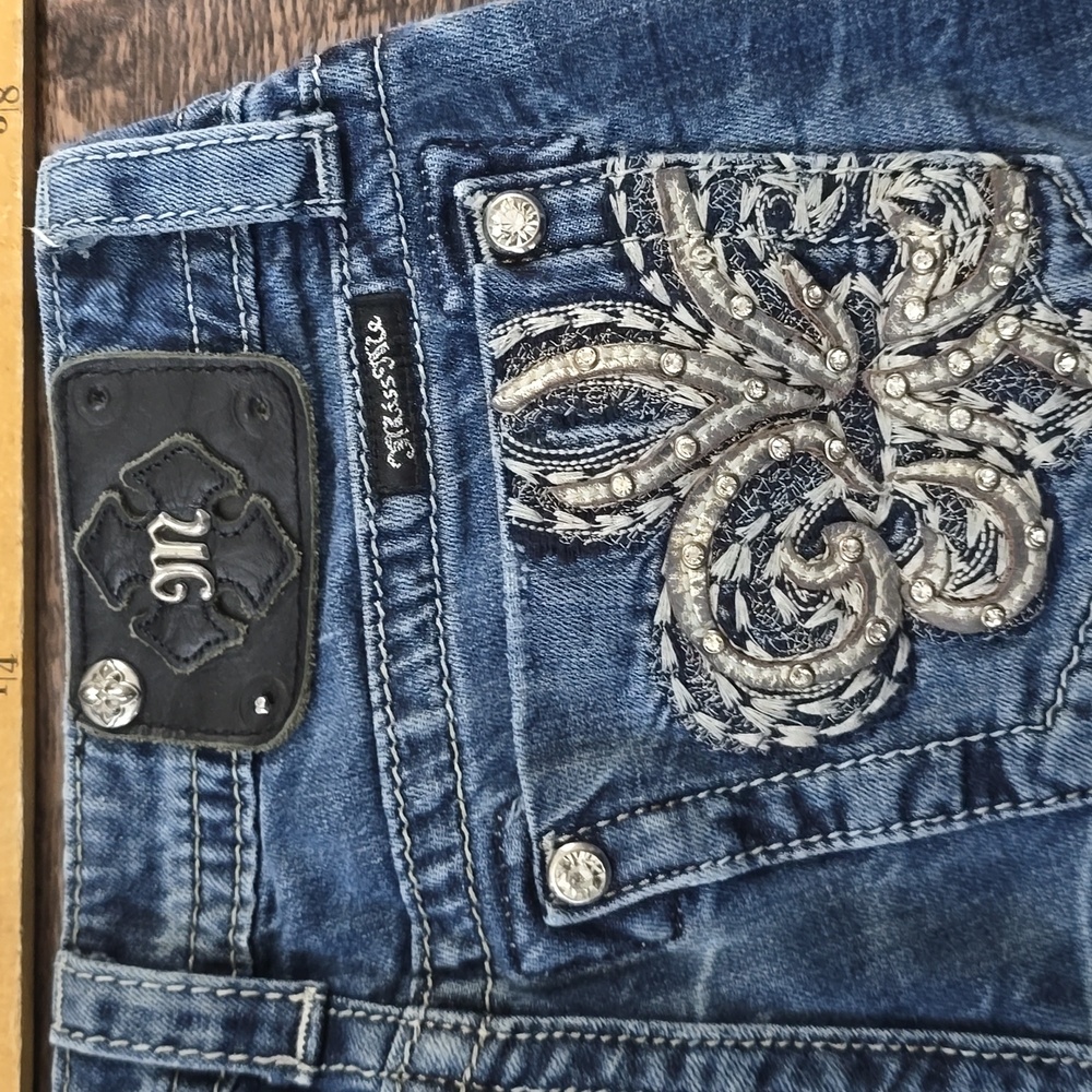 MISS ME Women's Blue Jeans with Embroidered Design bootcut Flare Sz 27 X 29